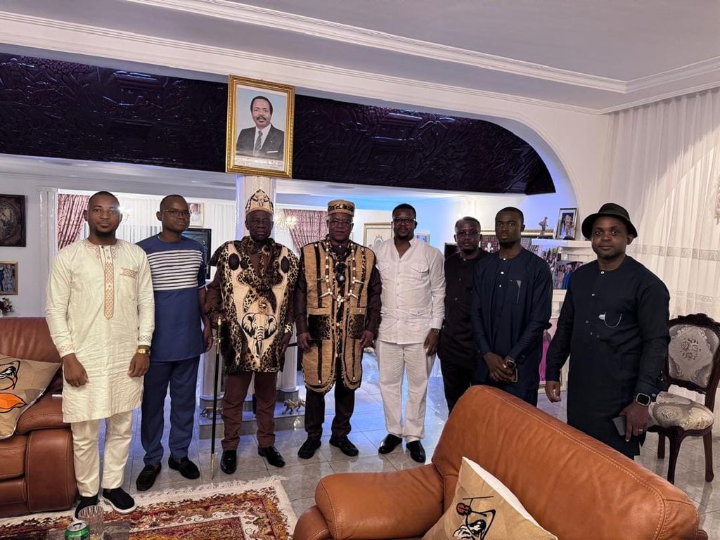 Vœux du Nouvel An : Visite de courtoisie de S.M. Pr Nko&rsquo;o Amvene Samuel au Ministre Jacques Fame Ndongo