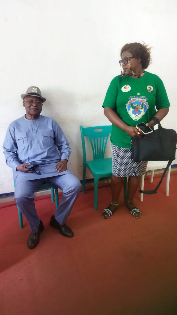 Visite officielle et mémoire locale : S.M. Pr Nko&rsquo;o Amvene Samuel à la section Mvila Centre