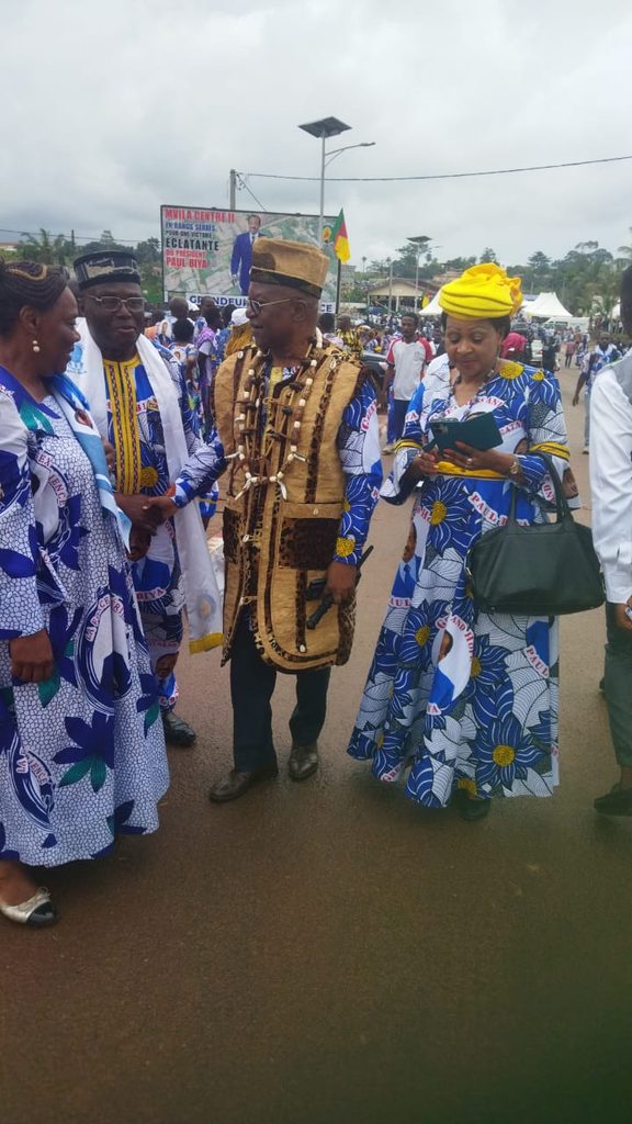 Visite du Premier Ministre à Ebolowa : Présence remarquée de S.M. Professeur Nko&rsquo;o Amvene Samuel et de son épouse