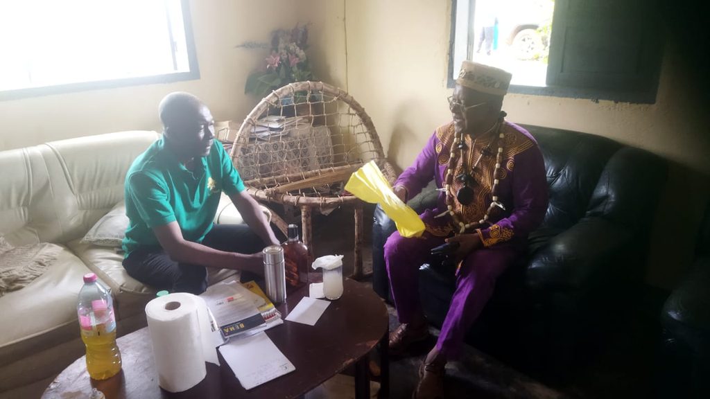 Rencontre fraternelle à Ngôtô 2 : Visite privée de S.M. Professeur Nko&rsquo;o Amvene Samuel chez S.M. Mbom Etôtô&rsquo;ô