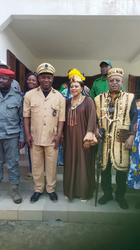 Fin de la visite officielle à Aloum : Clôture chaleureuse et photos de famille pour le départ du Sous-Préfet d’Ebolowa 2 Fin de la visite officielle à Aloum : Clôture chaleureuse et photos de famille pour le départ du Sous-Préfet d’Ebolowa 2